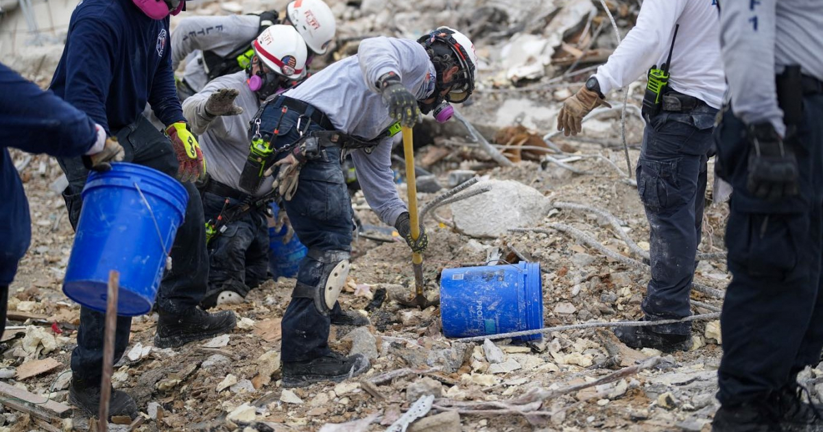 Hallan 10 cuerpos más entre los escombros de edificio en Miami Beach