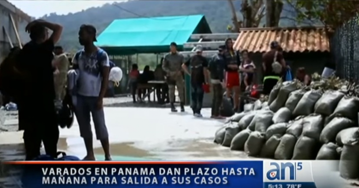 Protestan cubanos varados en Panamá