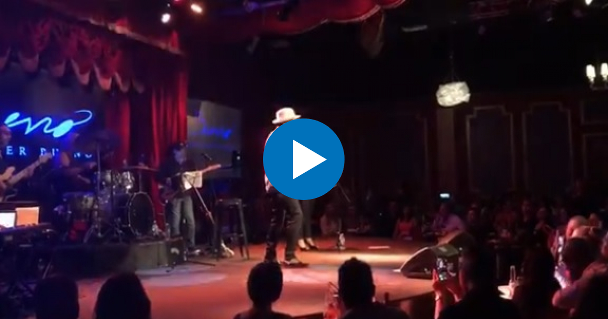 Descemer Bueno abarrota el Flamingo Theater Bar de Miami