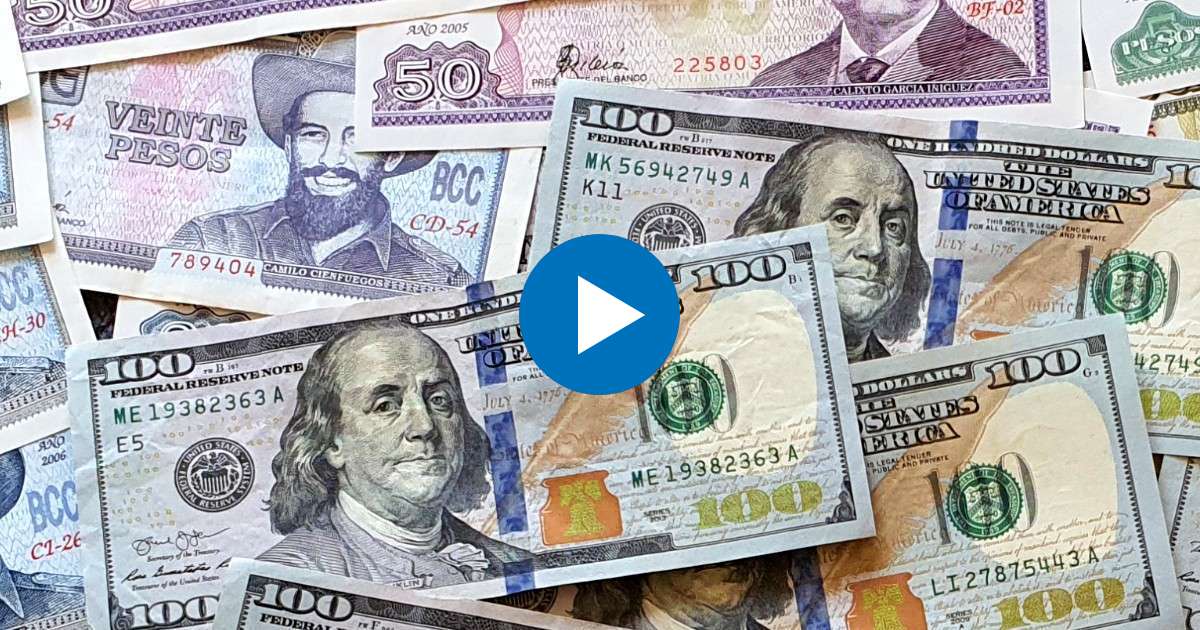 Dólares y billetes cubanos © CiberCuba