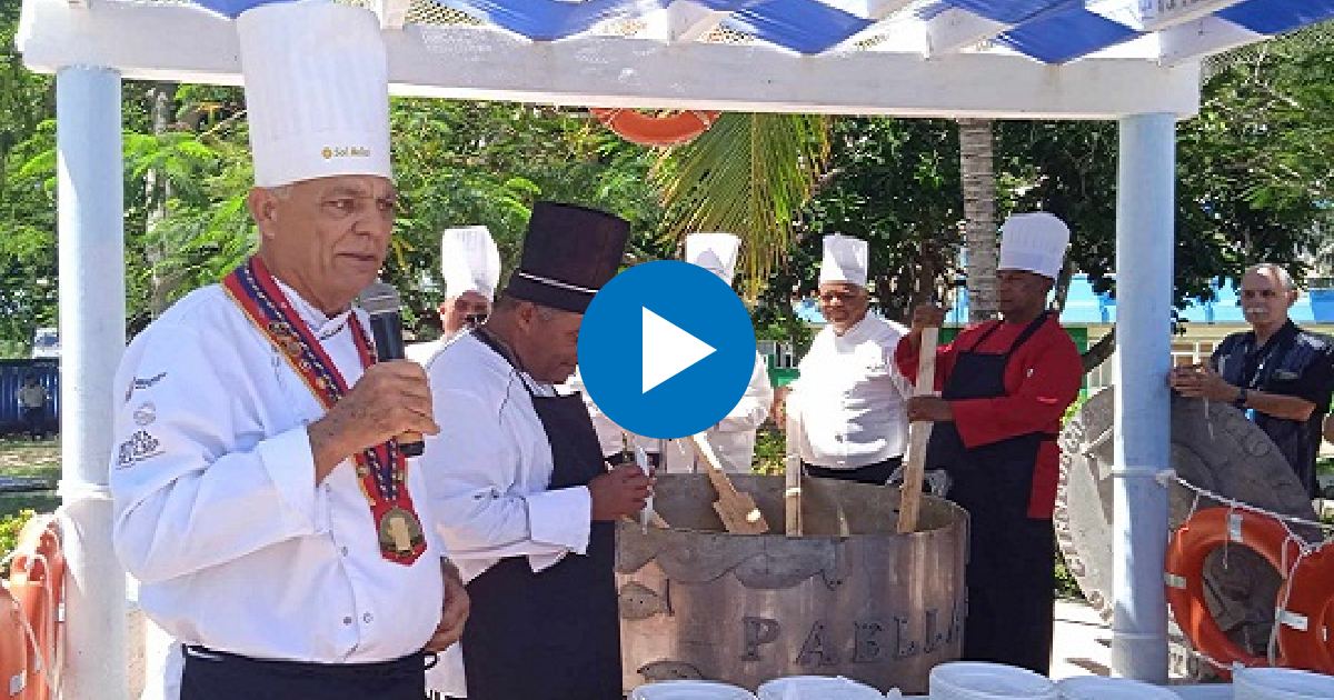 Chefs que participaron en la cocción de la paella gigante © Radio Ciudad del Mar