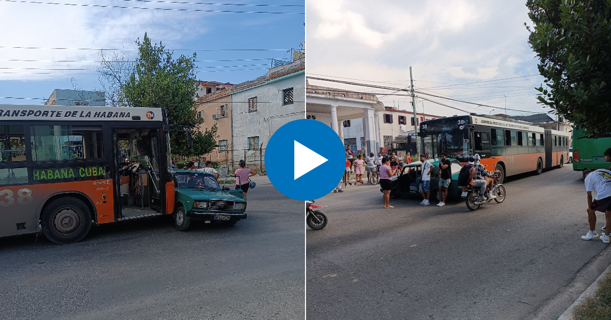 Choque entre una guagua y un carro en Arroyo Naranjo © Facebook/ACCIDENTES BUSES & CAMIONES por más experiencia y menos víctimas!