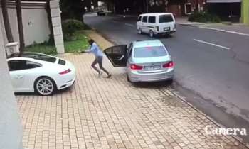 Intentan robar un Porsche pero no contaron con la rapidez del conductor