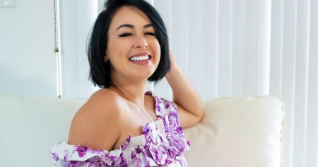 Imaray Ulloa presume de cuerpazo con un bikini azul