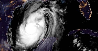 Huracán Delta recobra intensidad al ingresar en el Golfo de México
