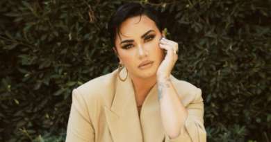 Demi Lovato estrena look y tatuaje en la cabeza para empezar el año