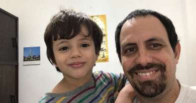 Oscar Casanella visita escuela de su hijo en EE.UU: No tendrá que decir "pioneros por el comunismo"