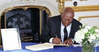 Vicepresidente cubano firma libro de condolencias por muerte de monarca británica Isabel II