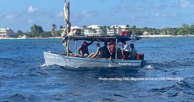 Nueve balseros cubanos arriban a Islas Caimán en dos embarcaciones