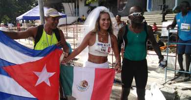 Mexicana corre maratón de La Habana vestida de novia