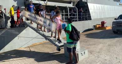 Rescatan a ocho balseros cubanos a la deriva en aguas cercanas a Yucatán