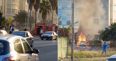 Un carro se incendia en el Centro de Negocios de Miramar