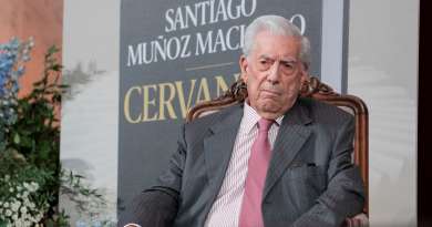 Vargas Llosa, primer miembro de la Academia Francesa con una obra exclusiva en español