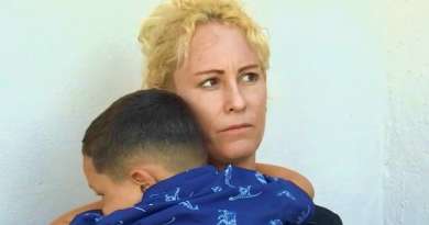 Madre cubana que vive con sus tres hijos en la calle en Hialeah enfrenta deportación