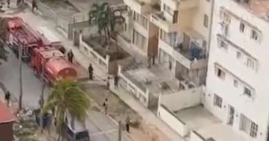 Bomberos extinguen incendio en edificio del Vedado