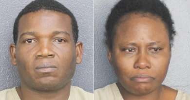 Padre y tía de bebé acusados de dejarla dentro de un auto bajo el sol en Florida