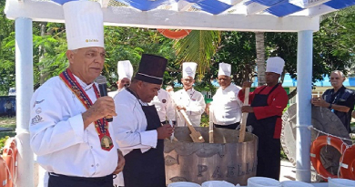 Cocinan paella gigante en hotel de Cienfuegos