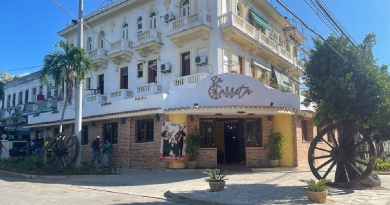 Vuelve a su lugar icónica rueda del restaurante La Carreta en el Vedado