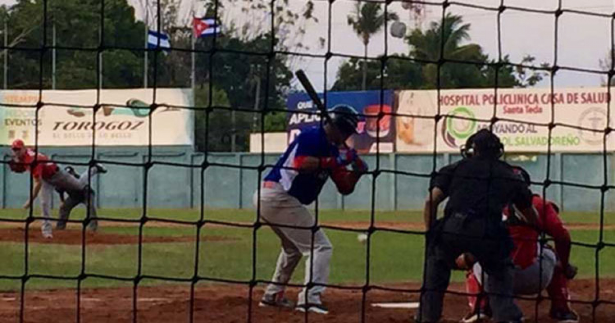 Tope amistoso de béisbol Cuba vs estrellas salvadoreñas