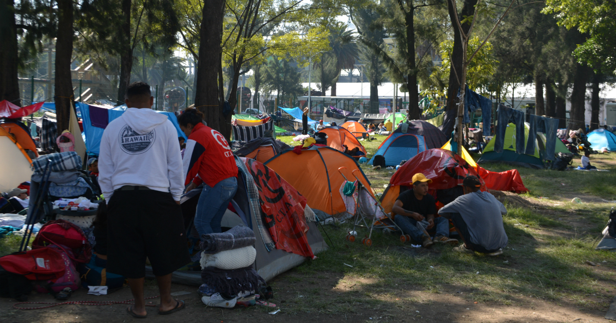 Image result for Desalojan a migrantes de campamentos en calles y parques de Chiapas