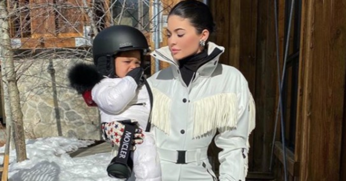 Kylie Jenner Comparte Adorable Video De Su Pequeña Stormi Esquiando 