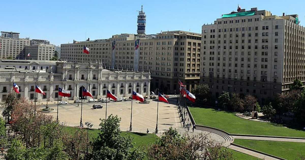 Plaza de la Constitución en Santiago de Chile © Wikipedia