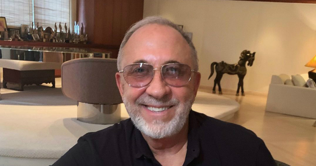 Emilio Estefan shares the last photo taken before leaving Cuba