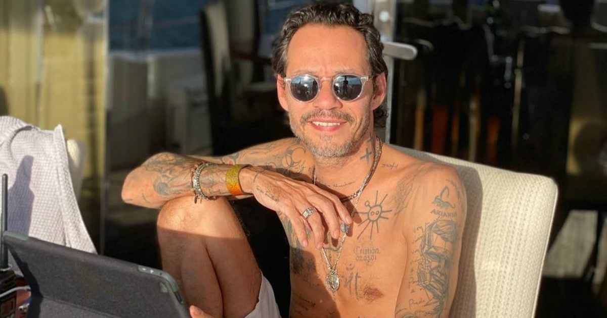 Pictures of Marc Anthony spending time aboard a Miami yacht