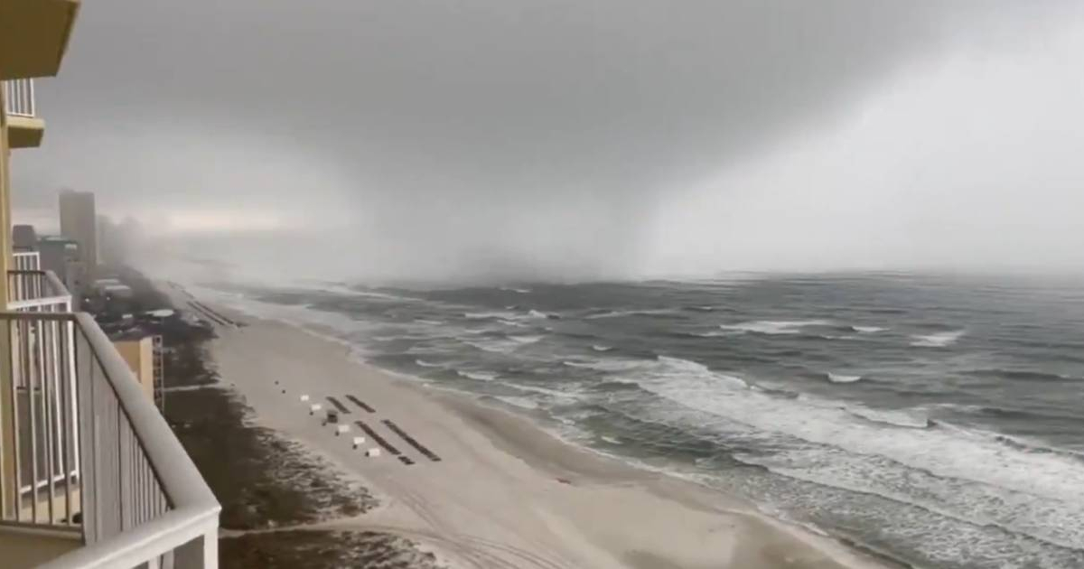 Impressive waterspout recorded off Florida coast