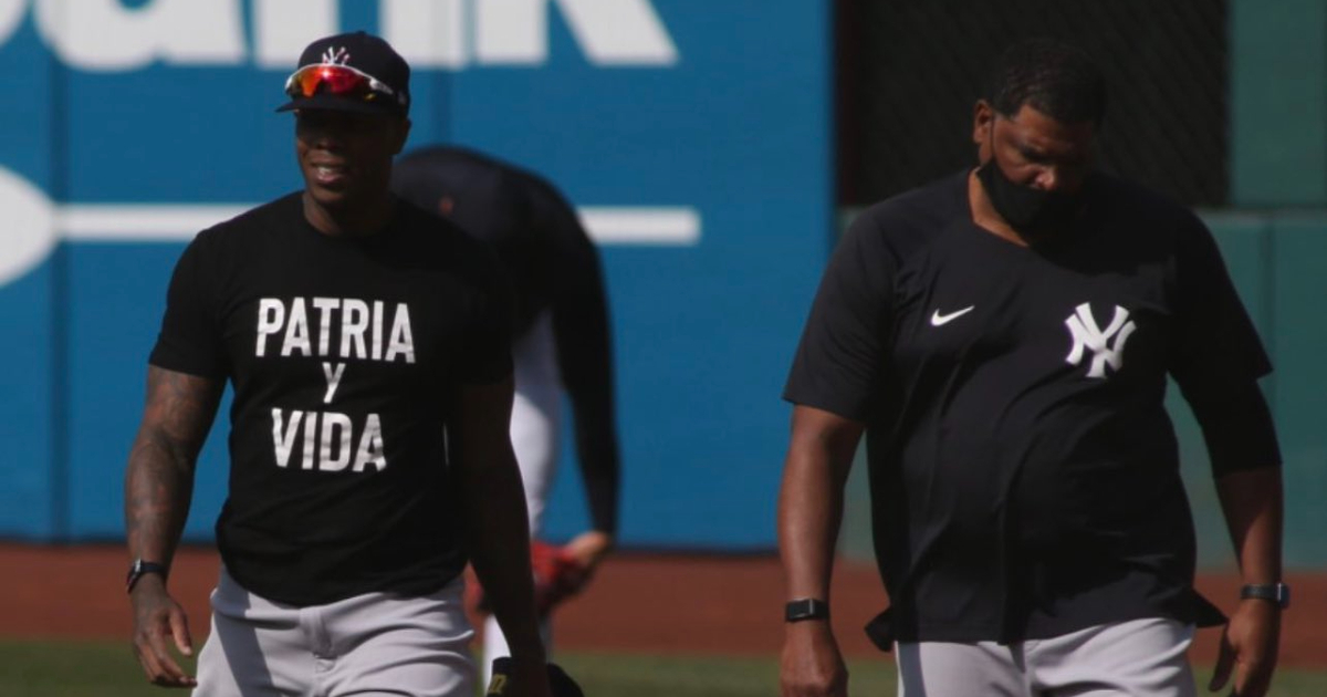 Lanzador cubano Aroldis Chapman, de los Yankees de Nueva York, se suma