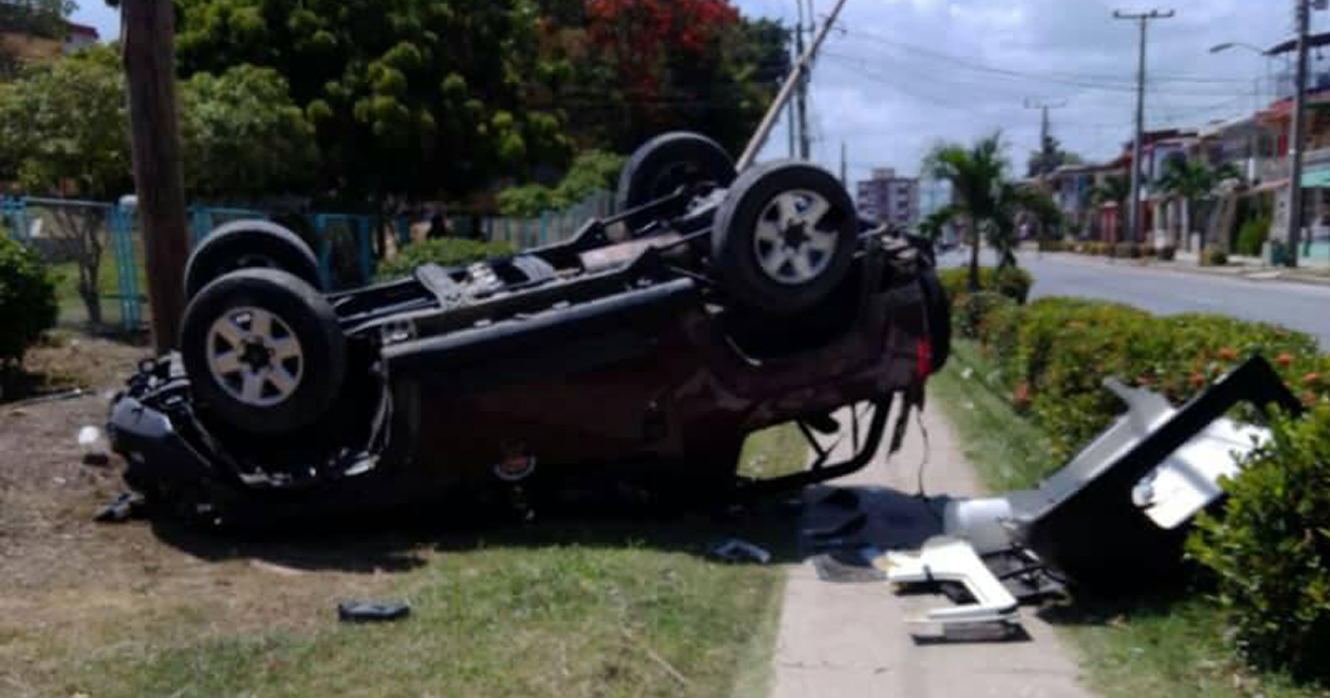 Accidente en Cuba Un carro se vuelca en la ciudad de Guantánamo