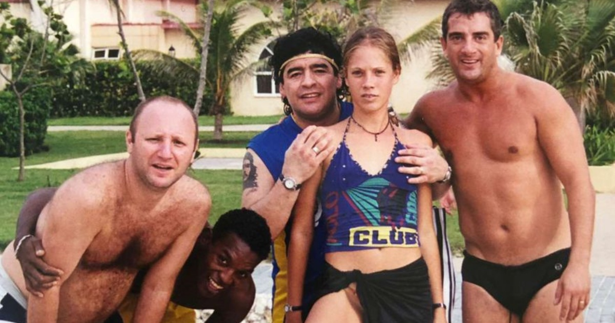 Mavys Álvarez junto a Maradona y algunos de los encausados © Instagram/marianoisraelit