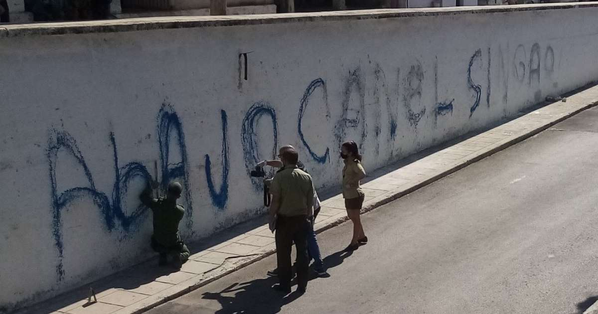 Cartel antigubernamental en La Habana © Twitter / ElRuso