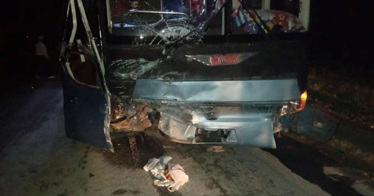 Joven De 22 Años Muere En Choque Entre Un Auto De Turismo Y Un ómnibus