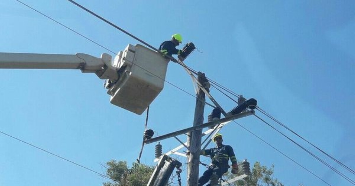 Reparaturarbeiten am Stromnetz in Pinar del Río | Bildquelle: Cibercuba © Facebook/Tele Pinar | Bilder sind in der Regel urheberrechtlich geschützt
