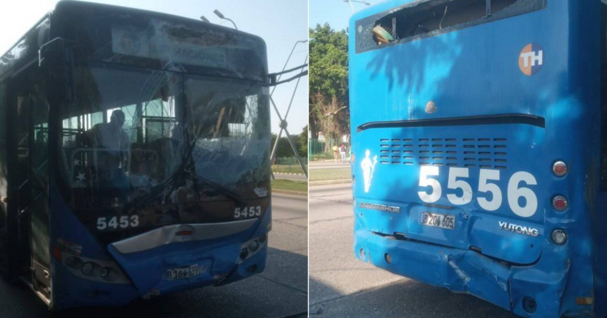 Dos ómnibus dañados tras choque en La Habana