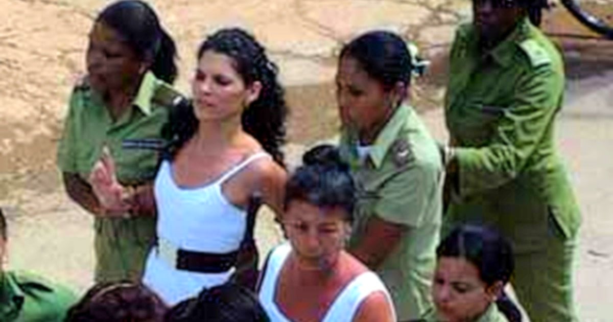 Detención de la Dama de Blanco, Saylí Navarro (imagen de archivo) © Twitter / Sayli Navarro