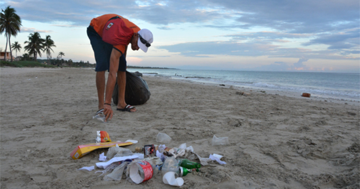Resultat d'imatges de No tirarr basura a la platja