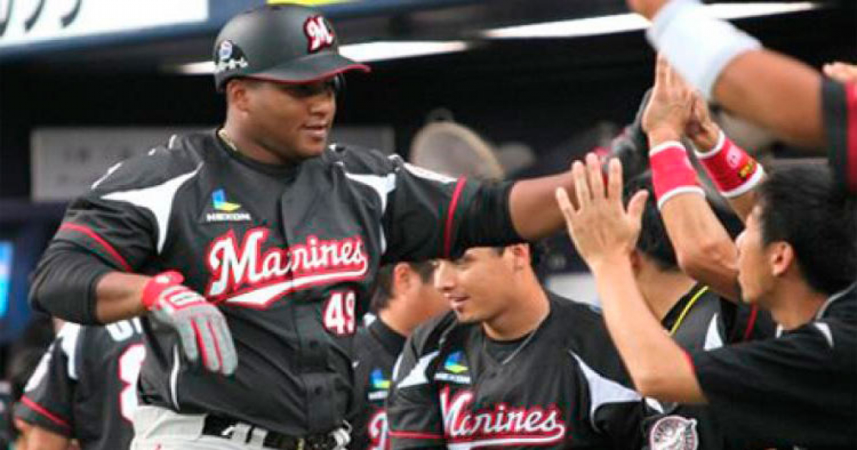 Alfredo Despaigne debuta con par de jonrones en la postemporada japonesa