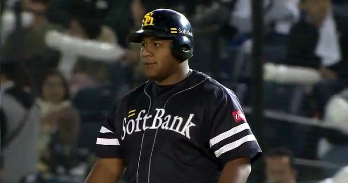 Alfredo Despaigne dispara su jonrón 32 en Japón y es líder solitario en la Liga Pacífico