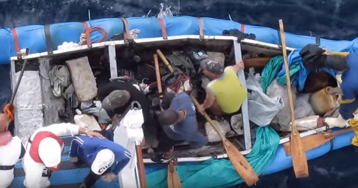 Nuevas imágenes de los balseros cubanos rescatados por crucero Carnival