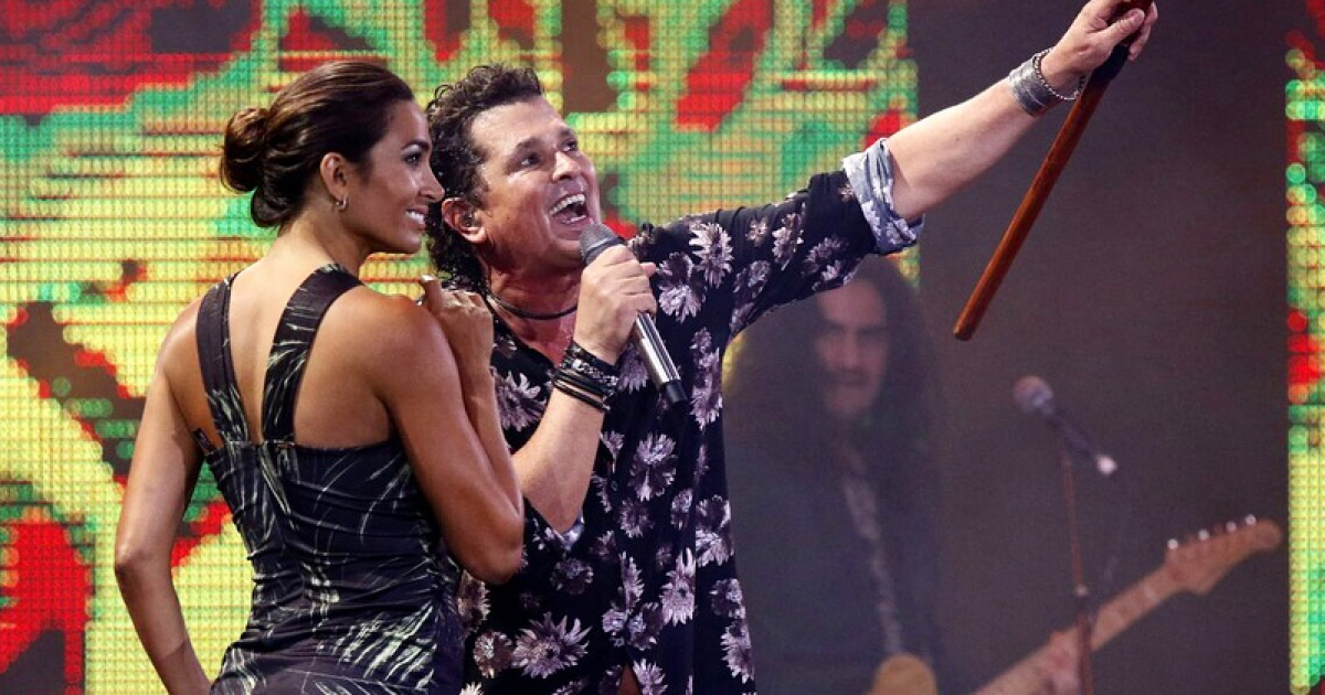 La cubana Lisandra Silva se sube al escenario con Carlos