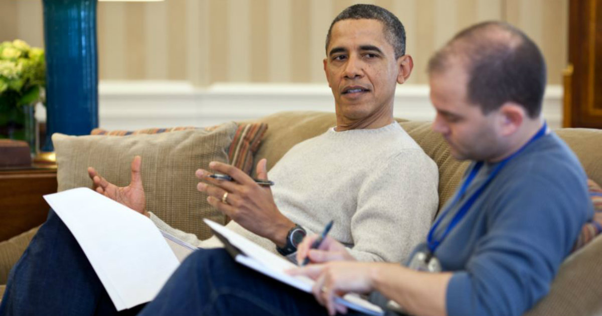 Barack Obama y su asesor Ben Rhodes en una reunión en la Casa Blanca © Martí Noticias