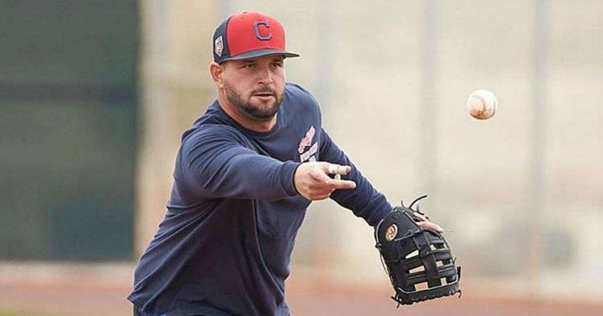 Yonder Alonso conecta HR en su primera vez al bate con